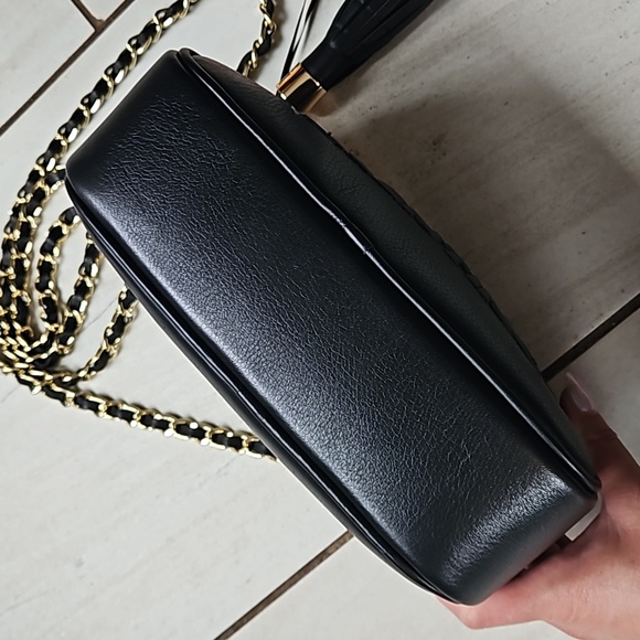 NWT Valentino Bella Logo Black Leather Crossbody Bag Gold Chain Tassel - Picture 4 of 9